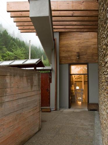 入口, The Reddoorshouse in 傑拉