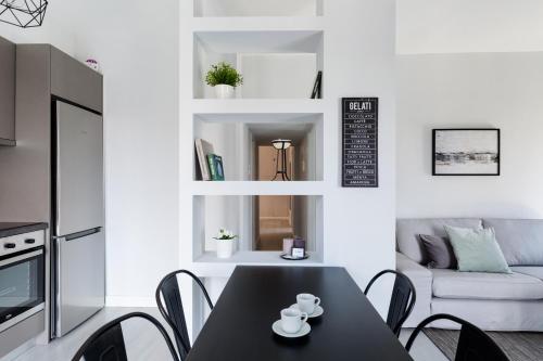 Minimal 2BD Apartment with Lycabettus view by UPSTREET, Atény (fotografie 5)