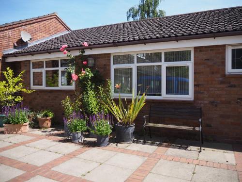 Surlingham Lodge Garden Cottage