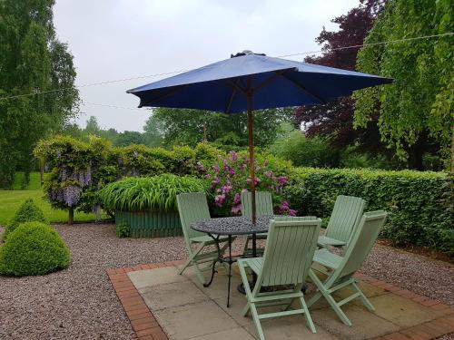 Iekārtas, Surlingham Lodge Garden Cottage in RSPB village near Norwich in Surlingham