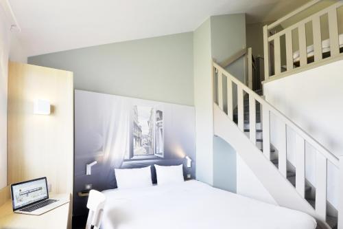 1 queen bed, 2 twin beds