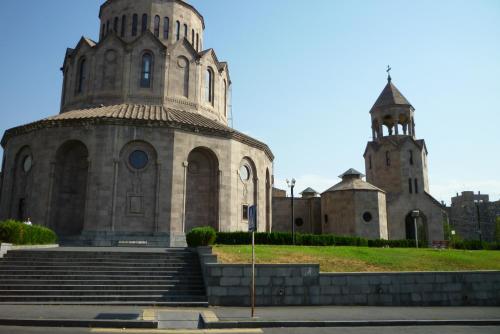 Квартира около мед центра Астхик