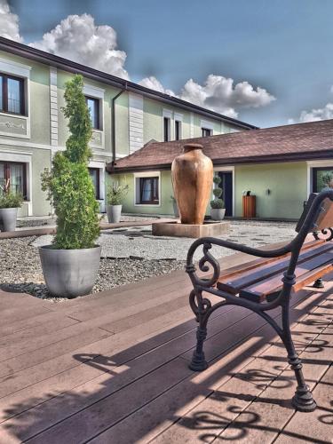 156388917 Magus Hotel