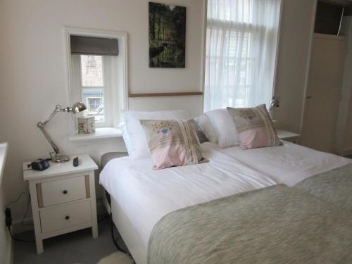 2 twin beds