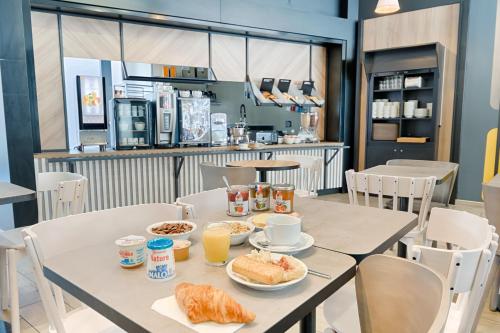 Ételek és italok, B&B Hotel Marseille Centre La Joliette near Nouvelle Katedrális Major