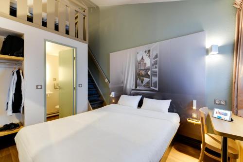 1 double bed, 2 twin beds