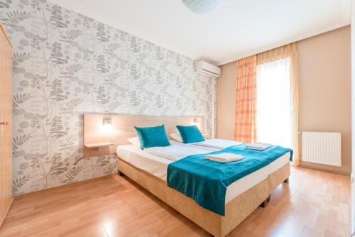 3 twin beds, 1 sofa bed