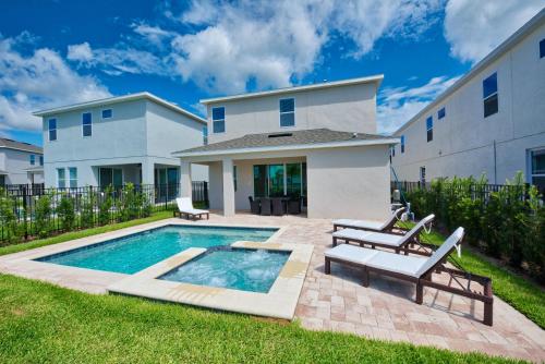 Cozy Home by Rentyl Near Disney with Private Pool & Resort Amenities - 7416M in Orlando, USA