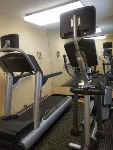 SureStay Studio by Best Western Charlotte Executive Park - image 6