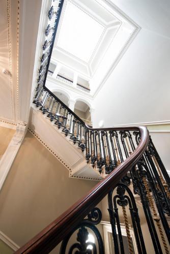 Grosvenor Suites - image 4