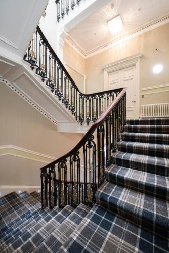 Grosvenor Suites - image 3