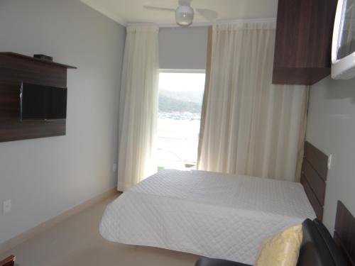 Studio Apartment with Sea View image 2