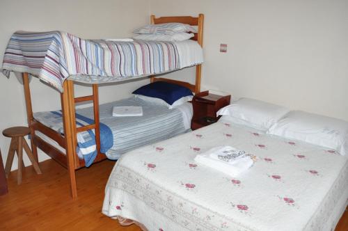 1 double bed, 1 bunk bed