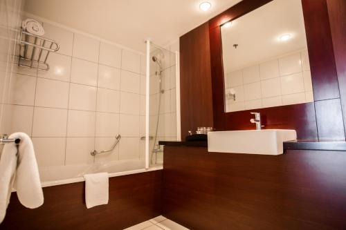 One-Bedroom Apartment image 1