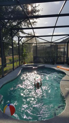 Swimming pool, Maya's Villa in Haines City (FL)