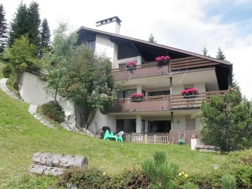 Barlangia (453 Ko) in Valbella, Schweiz