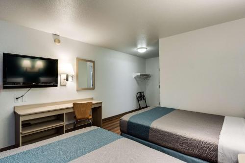 2 double beds