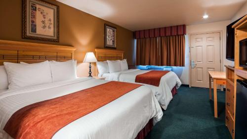2 queen beds