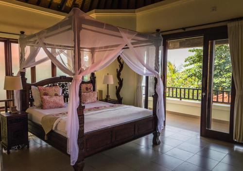 Beachfront Family Bungalow