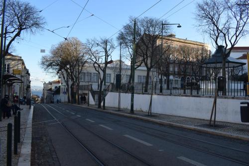 Elegant Riverview Apartment in Historical Lisbon