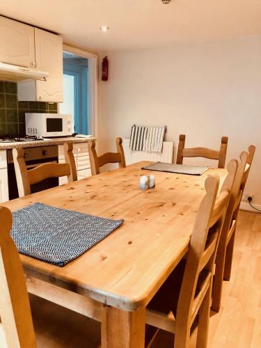 Large central Falmouth apartment with views and parking