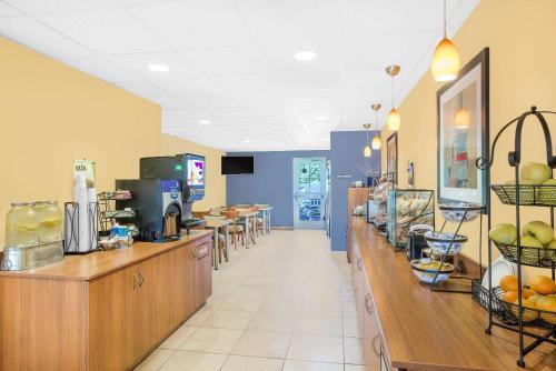 Microtel Inn & Suites By Wyndham Chili/Rochester Airport