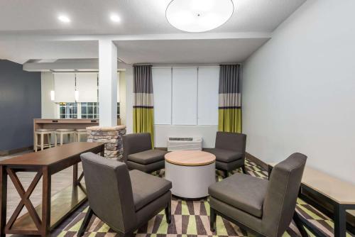 Microtel Inn & Suites by Wyndham New Martinsville