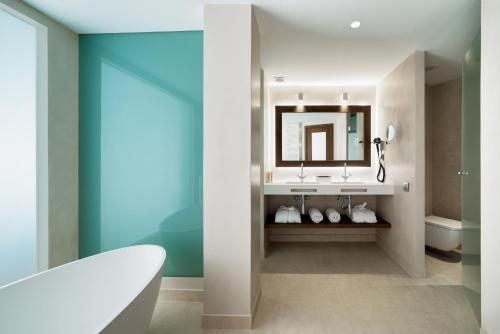 Lamaro Hotel Barcelona - Preferred Hotels & Resorts - Lifestyle Collection, Barcelona (photo 4)