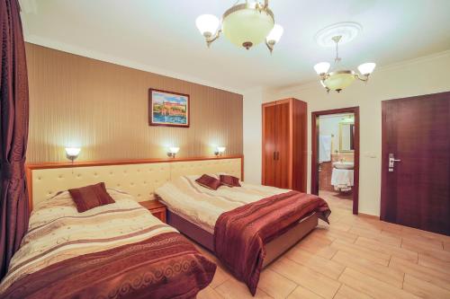Triple Room with Lake View
