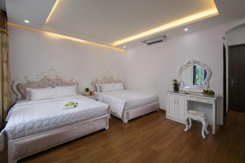 King Ly Hotel The 2-star King Ly Hotel offers comfort and convenience whether youre on business or holiday in Hanoi. Offering a variety of facilities and services, the property provides all you need for a good nig