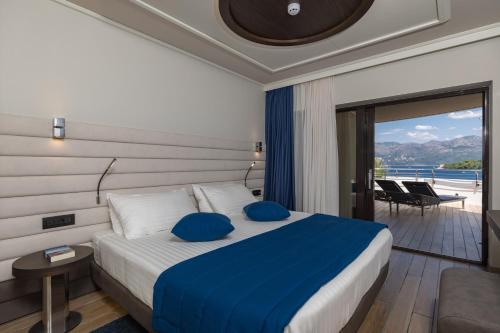 Deluxe Apartment with Sea View