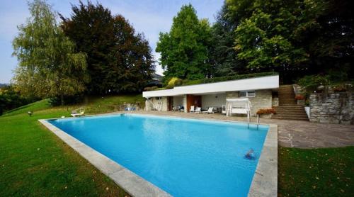 Luxury Villa with Pool and Tennis court - Accommodation - Cavallasca