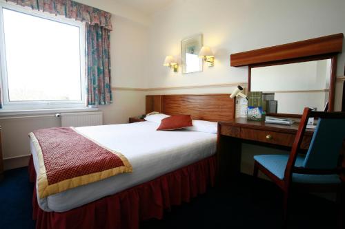 Best Western Queens Hotel Set in a prime location of Perth, Best Western Queens Hotel puts everything the city has to offer just outside your doorstep. Offering a variety of facilities and services, the hotel provides all you 