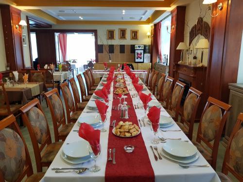 Restaurant, Ezustfenyo Hotel in Telkibanya