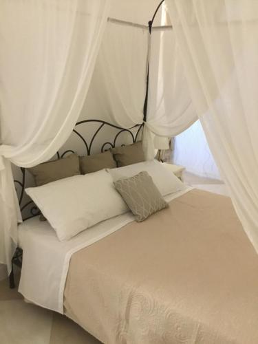 1 queen bed, 2 twin beds