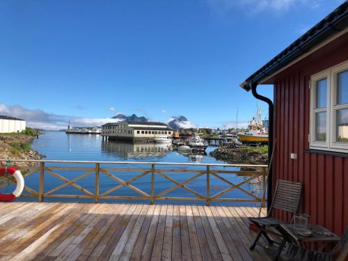 Nora's Waterfront Cabin