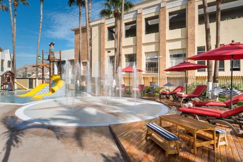 Marina Fiesta Resort and Spa - image 2