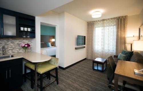 One-Bedroom King Suite