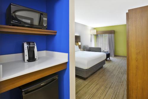 Holiday Inn Express Hotel & Suites Cincinnati Northeast-Milford by IHG in Milford, USA