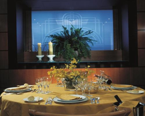 Ramada Naples City Centre - image 10