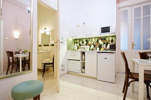 Green Door Family Apartment - image 2