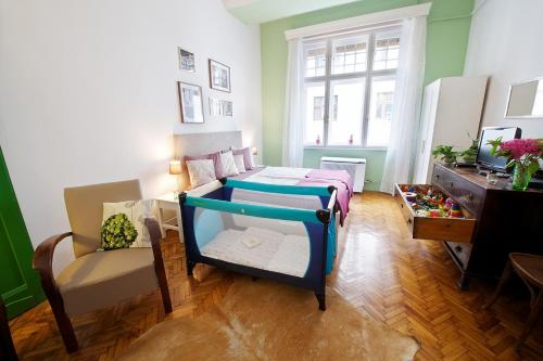 Green Door Family Apartment - image 9