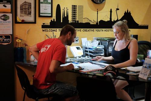 Alternative Creative Youth Hostel Barcelona - image 9