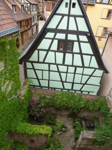 ADRIHOF à Riquewihr, Cour de l'Abbaye d'Autrey