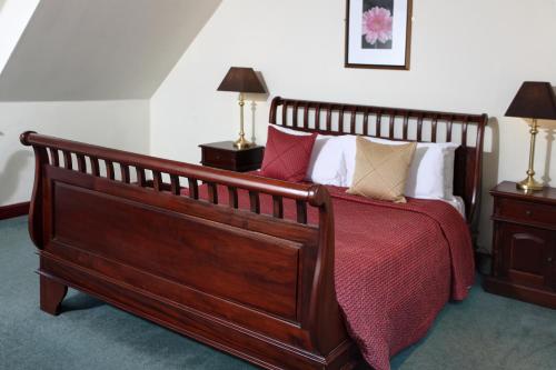 The Grange at Oborne The 3-star Best Western The Grange at Oborne offers comfort and convenience whether youre on business or holiday in Sherborne. Featuring a complete list of amenities, guests will find their stay at t