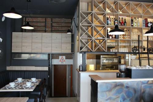 مطعم, Car Royal Apartments and Rooms in نوفي ساد