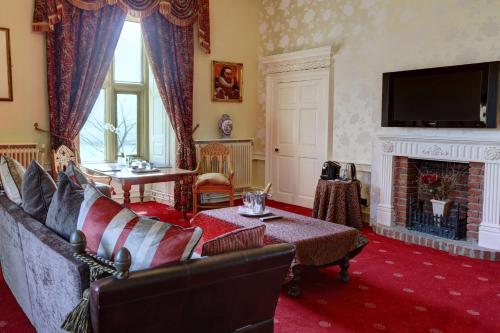 Suite with Four Poster Bed and Spa Bath