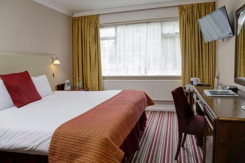 Best Western The Rose And Crown Hotel The 3-star Best Western The Rose And Crown Hotel offers comfort and convenience whether youre on business or holiday in Tonbridge. The hotel has everything you need for a comfortable stay. Service-mi