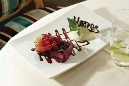 B/W Moores Central Hotel - image 10