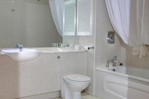 The Diplomat Hotel Restaurant & Spa Room Type - Standard Double Room